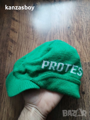 protest - страхотна зимна шапка универсален размер, снимка 3 - Шапки - 53197337
