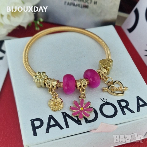 гривна с цикламена Маргаритка от медицинска стомана с 18 карата златно покритие