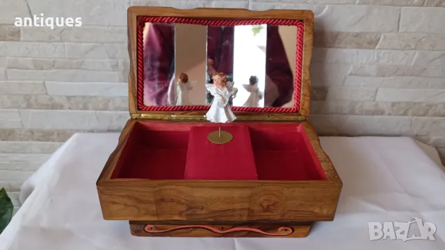 Стара дървена музикална кутия за бижута , снимка 2 - Антикварни и старинни предмети - 49397406