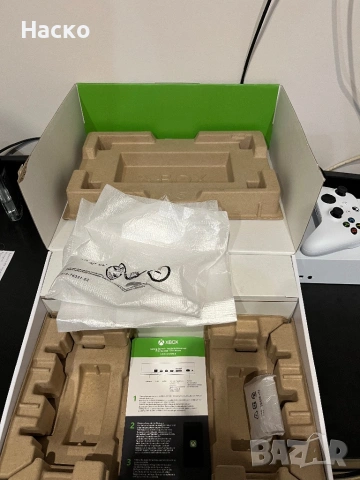 Продавам Xbox series S 512GB Нова, снимка 9 - Xbox конзоли - 53880851