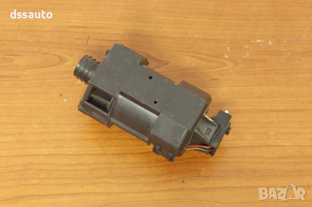 Моторче датчик климатик 0008301908 OEM BOSCH 0130002802 W124 W201