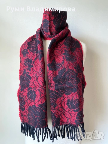 Червен шал от 100 % вълна, снимка 4 - Шалове - 52638160