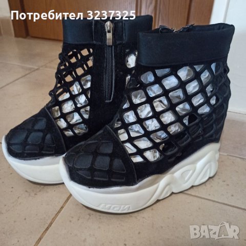 Дамски спортни обувки 