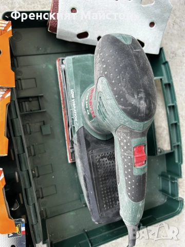 Виброшлайф Bosch PSS 250 AE + оригинален куфар и комплект шкурки Dexter, снимка 3 - Полирмашини - 56086322