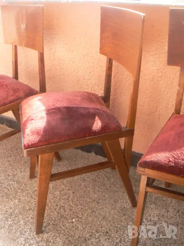 Стари столове.