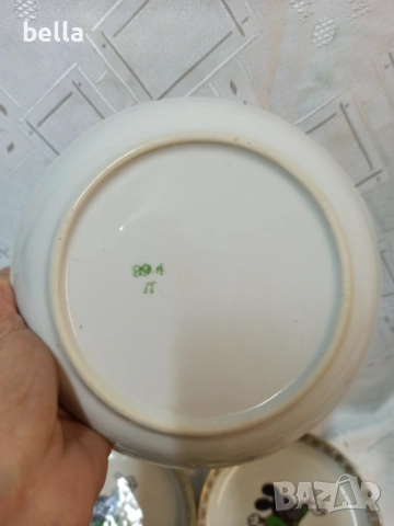 5 Български детски порцеланови чинии с Мики Маус и позлатен кант с орнаменти 17,5 см диаметър ., снимка 3 - Антикварни и старинни предмети - 52771801