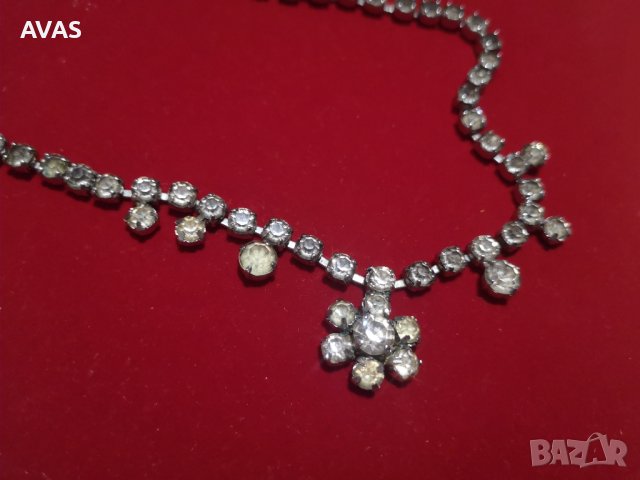 Ново блестящо колие с цвете сребристо, снимка 3 - Колиета, медальони, синджири - 36686200