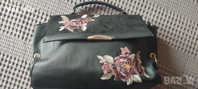 Черна чанта велур и кожа с бродирани цветя, снимка 2 - Чанти - 49603838