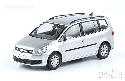 Volkswagen Touran 2010 - мащаб 1:43 на DeAgostini моделът е нов в PVC дисплей кейс VW