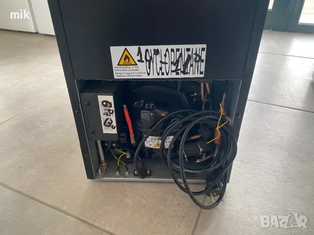 Малка витрина за вино 2 температурни нива с компресор, снимка 4 - Хладилници - 48538713