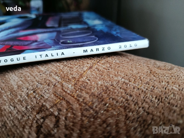 Два броя списание VOGUE, снимка 4 - Списания и комикси - 54145588