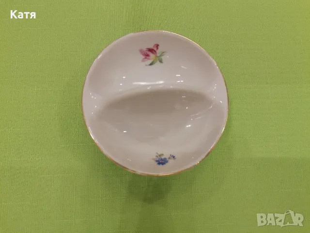 Стара порцеланова солница, снимка 2 - Прибори за хранене, готвене и сервиране - 50060076