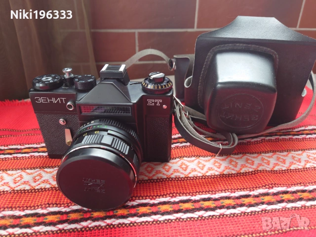 Ретро фотоапарат Зенит (Zenit) ET + легендарен обектив Helios-44M-4 , снимка 2 - Фотоапарати - 54088280