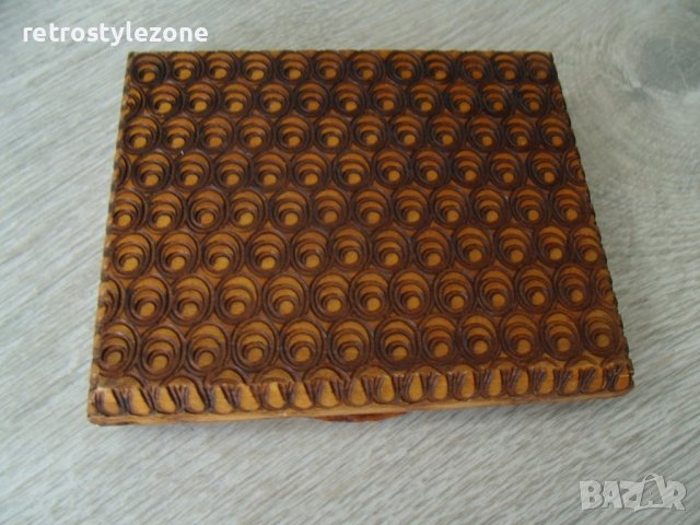 № 7134 стара  дървена кутия / табакера   - пирографирани орнаменти  - размер 10 / 8,5 / 2 см , снимка 4 - Други ценни предмети - 42144579