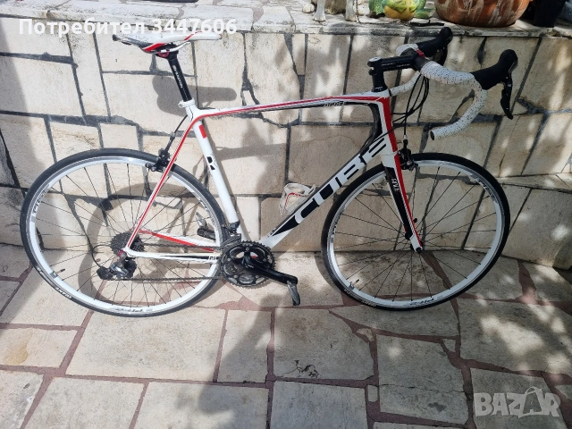 Шосеем карбонов велосипед Cube Agree 