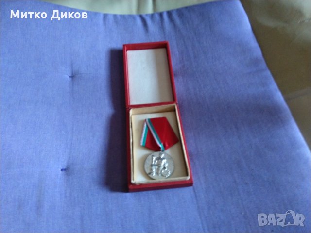 Народен орден на труда сребърен с кутия, снимка 1 - Антикварни и старинни предмети - 35569107