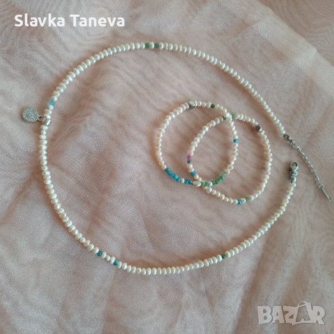 Бижута от речни перли, сребърни елементи и турмалин – сет от колие и две гривни. 