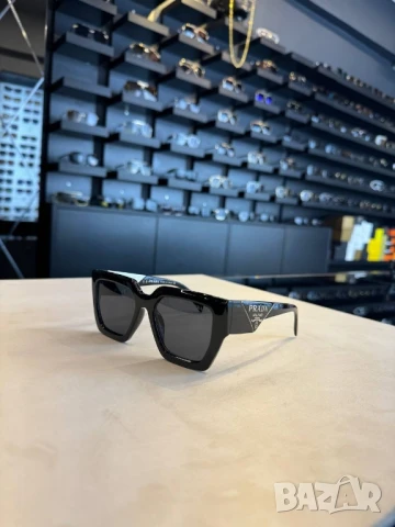 очила с черен обикновен калъф и ув защита prada louis vuitton , снимка 12 - Слънчеви и диоптрични очила - 51320448