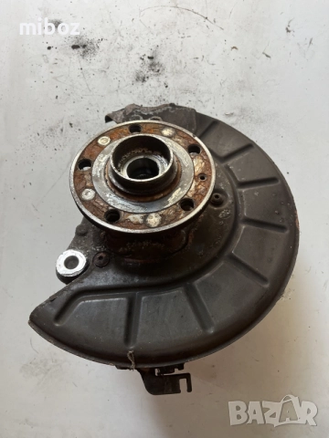 Шенкел главина преден Фолксваген Пасат VW Passat b7, снимка 2 - Части - 56204624