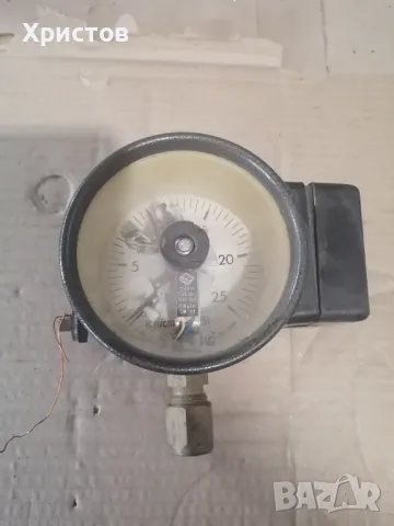 Продавам контактен манометър
