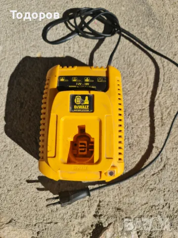 Зарядно устройство DeWALT DE9135, снимка 1