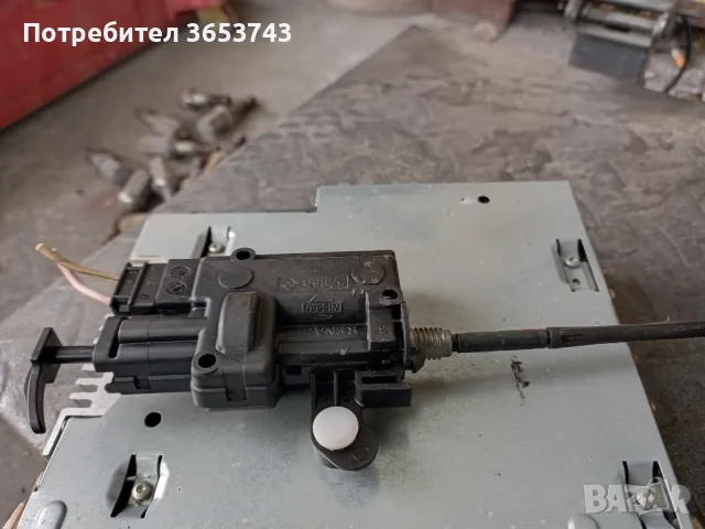 Renault Clio 2005-2009 заключване на резервоара , снимка 1