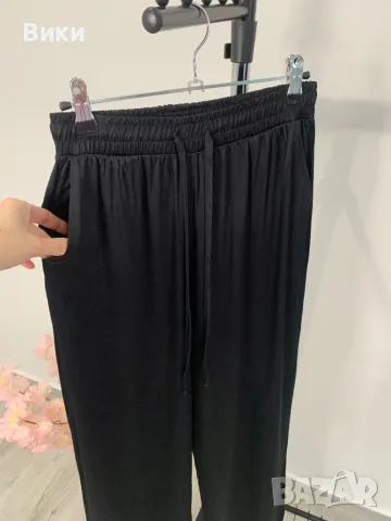 Черен сатенен панталон размер S, снимка 9 - Панталони - 49456502