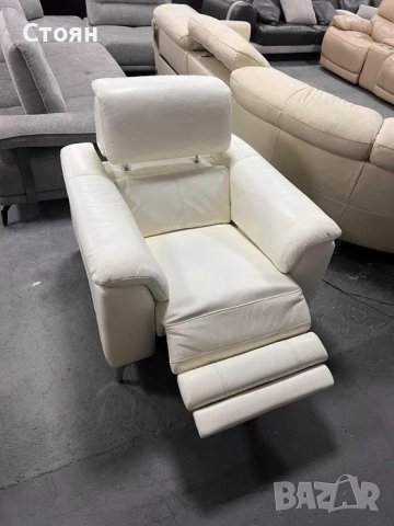Бял кожен фотьойл с електрически релаксиращ механизъм, снимка 2 - Дивани и мека мебел - 40781322