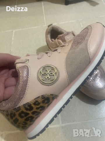 Оригинални маратонки на Guess