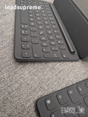 Клавиатура Ваучери Smart Keyboard A1829 EMC 3142 - за части не работят, снимка 3 - Таблети - 52636738