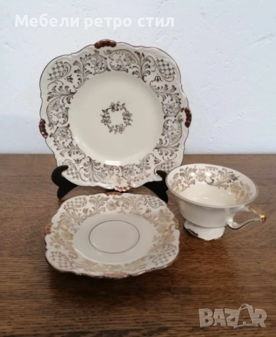 Луксозен винтидж порцеланов комплект с фина златна орнаментика и красиви флорални детайли. , снимка 4 - Чаши - 52720053