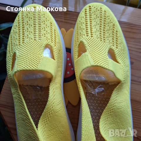 Нови дишащи обувки в жълто