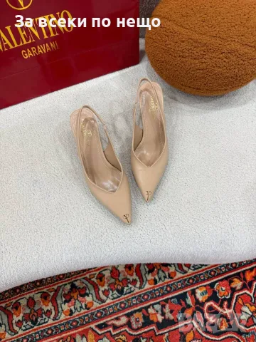 Valentino Garavani Дамски Обувки С Нисък Ток Тип kitten heel И Каишка - Различни Цветове Код SEM-623, снимка 2 - Дамски обувки на ток - 55895017