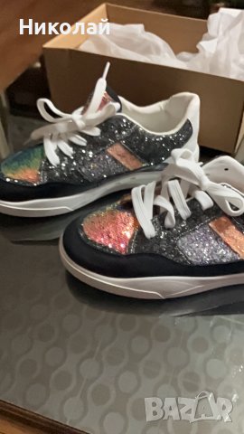 Продавам дамски маратонки