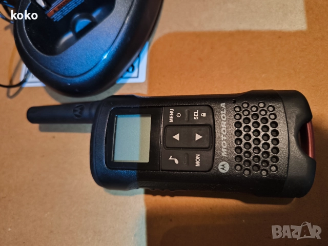 Motorola walkie talkie радиостанция TLKR , снимка 2 - Друга електроника - 51627820