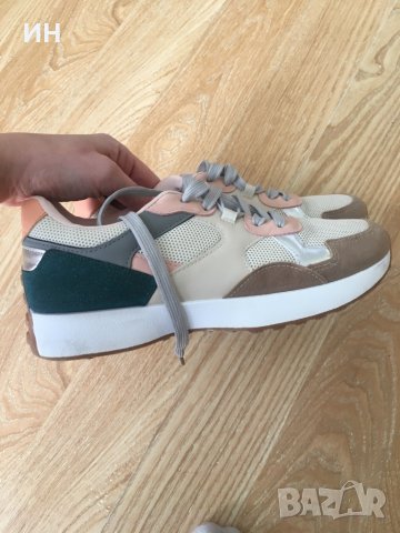 Дамски кецове