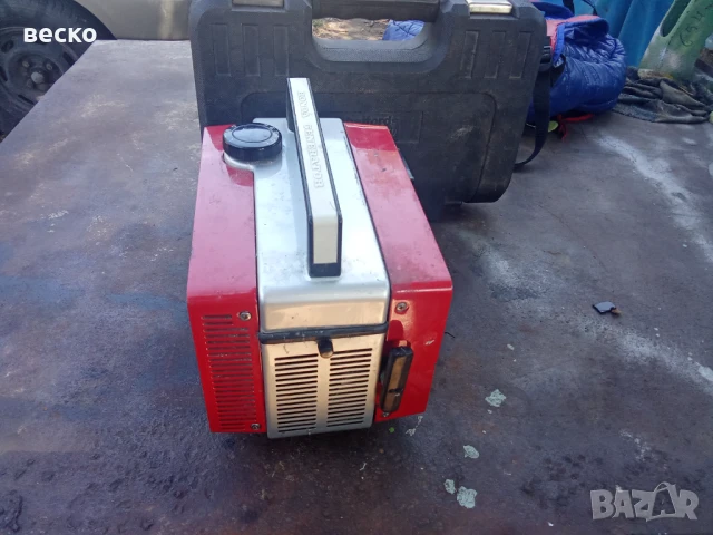 Малък портативен генератор honda, снимка 7 - Стяги - 51225997