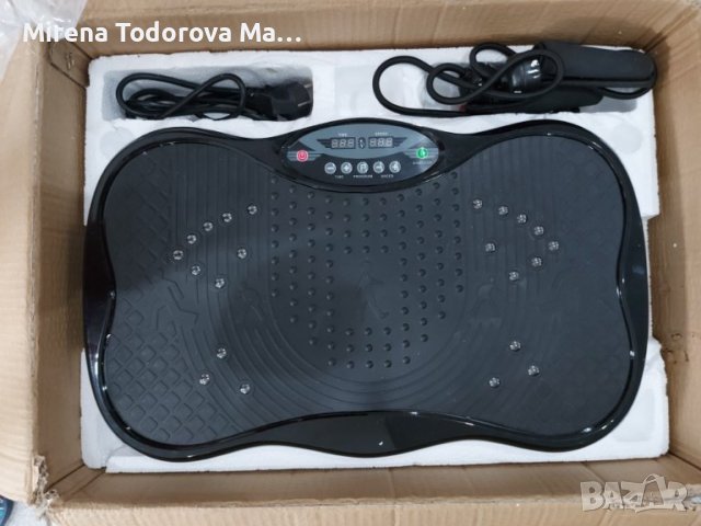 Вибрационна плоча. Фитнес оборудване мощна машина.  Вибрационна плоча