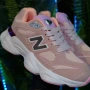 New Balance 9060 – Дамски маратонки розово/лилаво | Размери 37–39, снимка 2