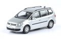 Volkswagen Touran 2010 - мащаб 1:43 на DeAgostini моделът е нов в PVC дисплей кейс VW, снимка 1 - Колекции - 39585321