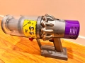Dyson прахосмукачка V10 с нова батерия, снимка 2