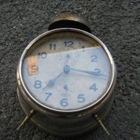 Часовник будилник HAMBURG, снимка 2 - Антикварни и старинни предмети - 29931504
