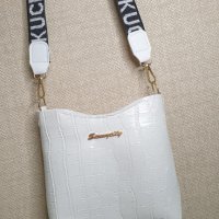 Бяла чанта, снимка 1 - Чанти - 42216212