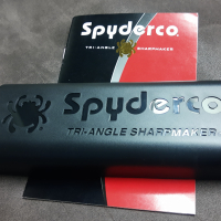 Точило за ножове Spyderco tri-angle sharpmaker, снимка 2 - Ножове - 44658917