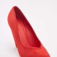 Червени обувки на токчета, снимка 2 - Дамски обувки на ток - 31622116