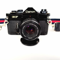 Филмов апарат Canon EF с обектив Canon 50 mm 1.8, снимка 1 - Фотоапарати - 44742368