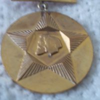 Стар медал Социалистическа революция, снимка 2 - Антикварни и старинни предмети - 44307681