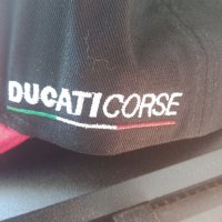 Шапка със козирка Ducati corse , снимка 2 - Аксесоари и консумативи - 37336022