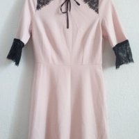Розова рокля с декорации в черно, снимка 2 - Рокли - 37743262