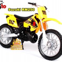 Suzuki RM250 1:18 Maisto - мащабен модел мотоциклет, снимка 2 - Коли, камиони, мотори, писти - 38781741